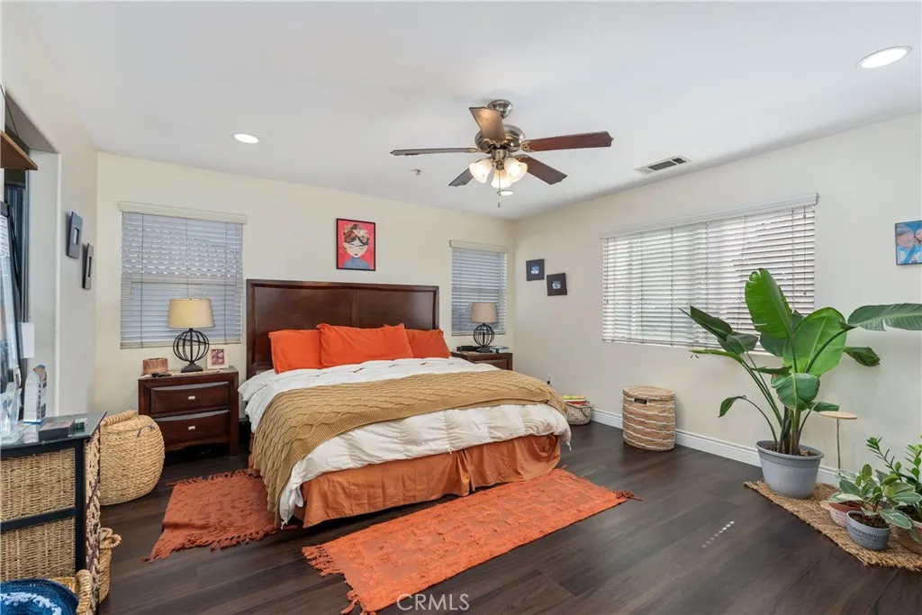 1535 W Persimmon, Rialto, California 92377 home-pic-17