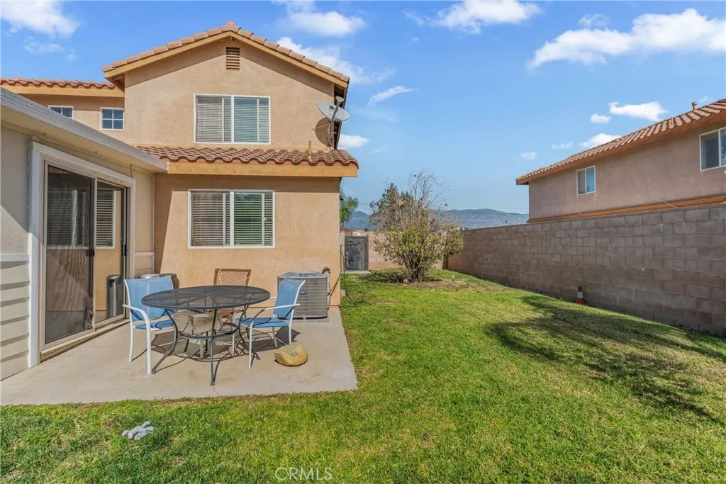 1535 W Persimmon, Rialto, California 92377 home-pic-23