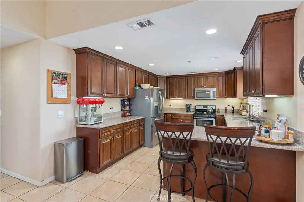1535 W Persimmon, Rialto, California 92377 home-pic-13