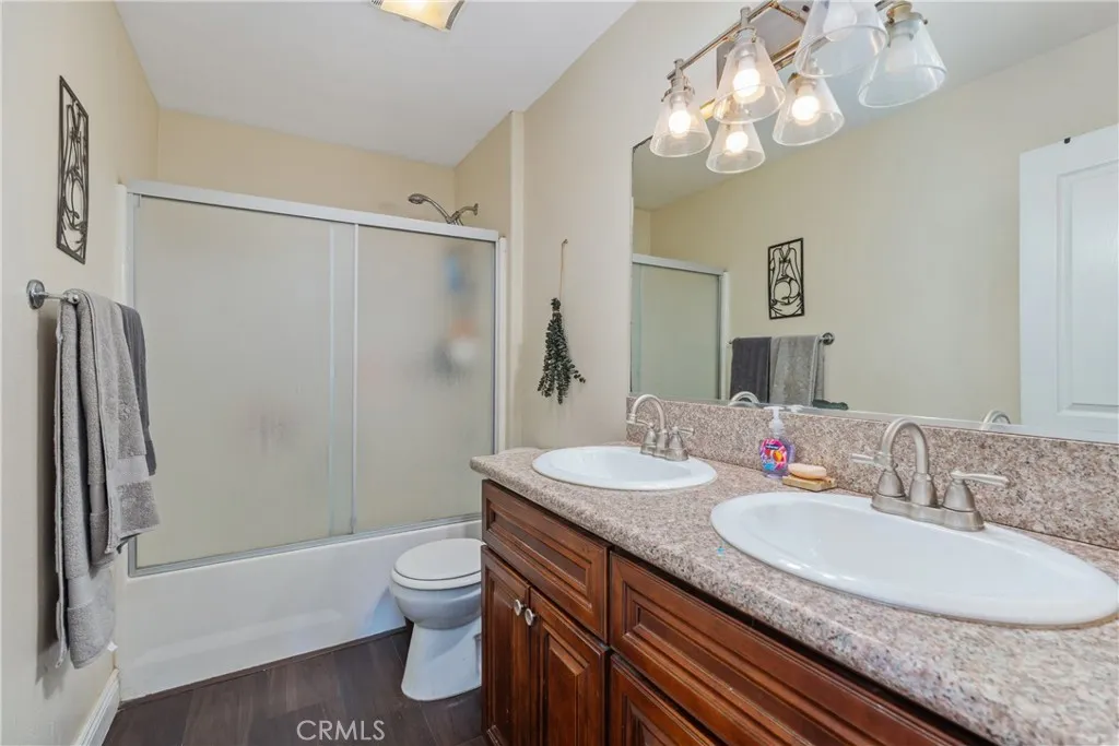1535 W Persimmon, Rialto, California 92377 home-pic-16