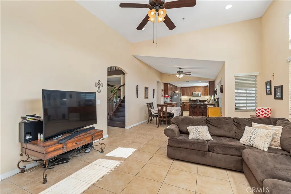 1535 W Persimmon, Rialto, California 92377 home-pic-8
