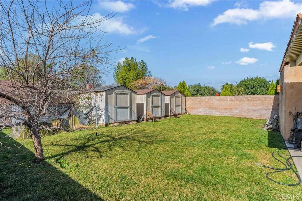 1535 W Persimmon, Rialto, California 92377 home-pic-21