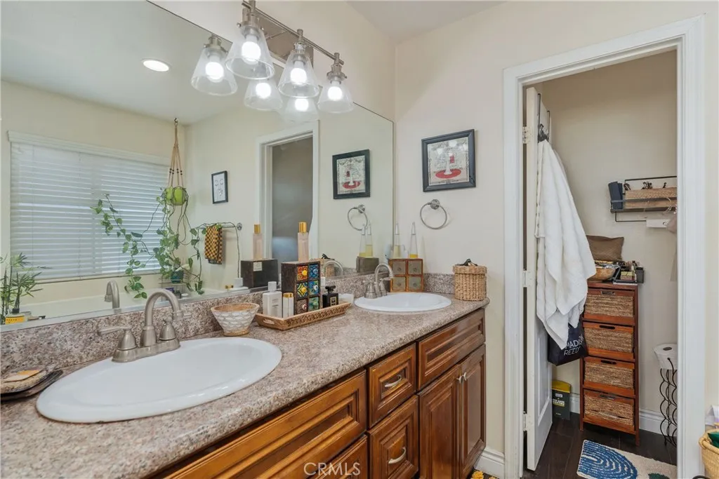 1535 W Persimmon, Rialto, California 92377 home-pic-18