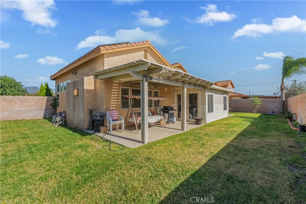 1535 W Persimmon, Rialto, California 92377 home-pic-20