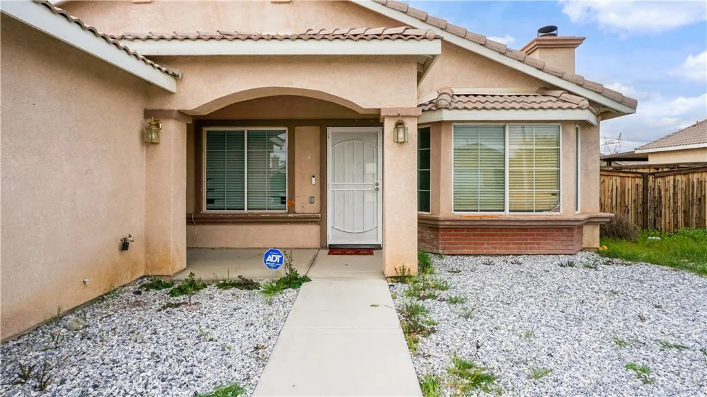 15460 Guava, Victorville, California 92394 home-pic-2
