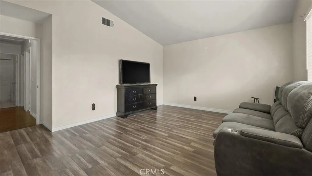 15460 Guava, Victorville, California 92394 home-pic-22