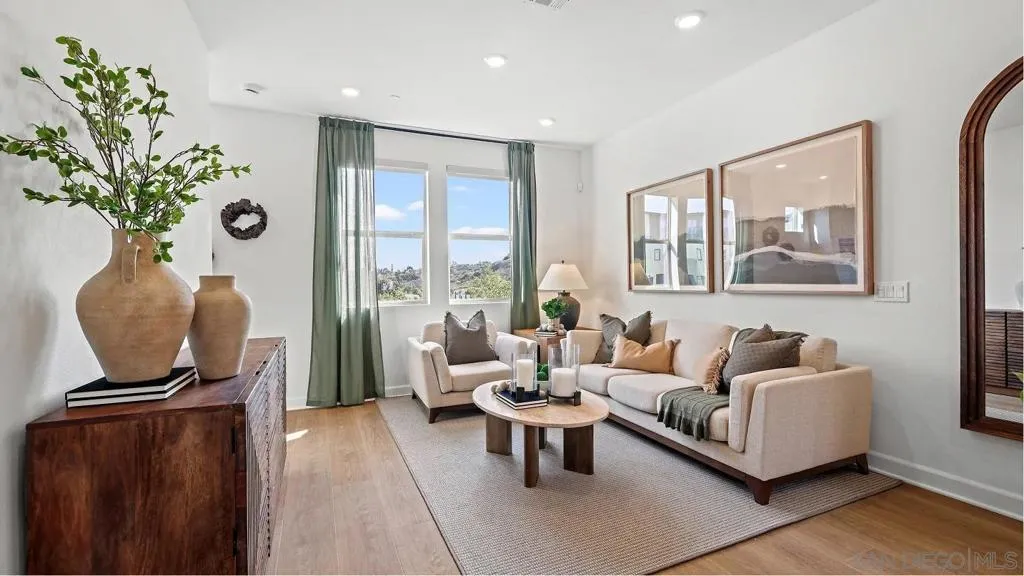 336 Summer Breeze Way, Oceanside, California 92057 home-pic-3