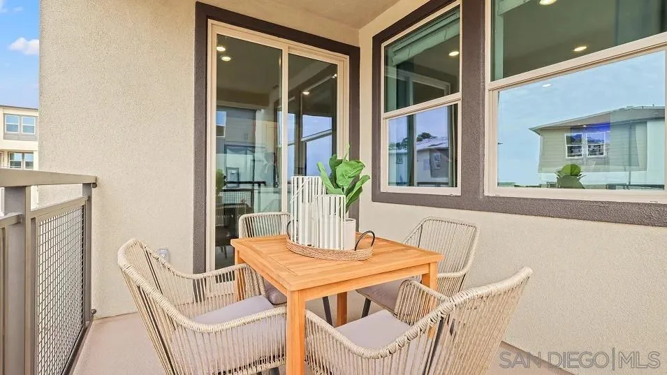 379 Honeysuckle, Oceanside, California 92057 home-pic-7