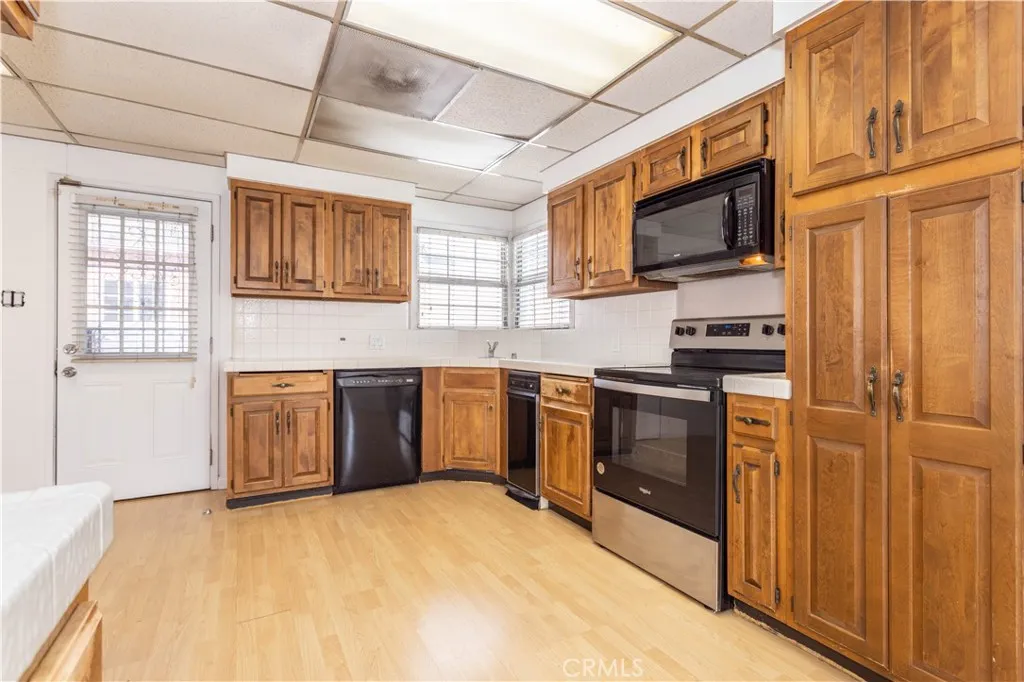 701 N Spring Avenue, Compton, California 90221 home-pic-21