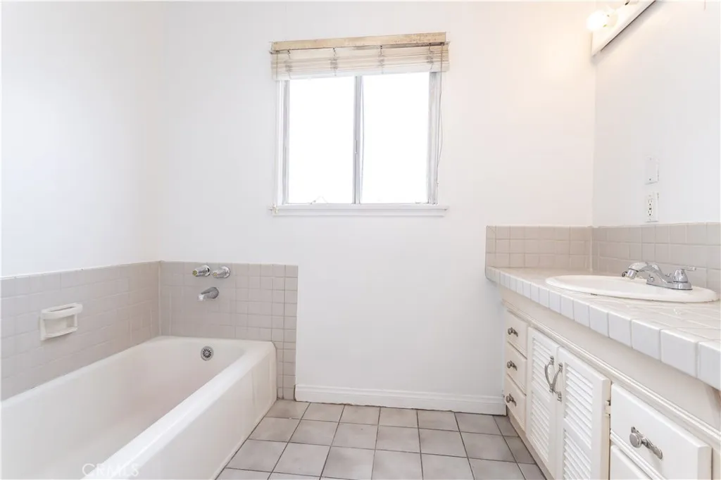 701 N Spring Avenue, Compton, California 90221 home-pic-13