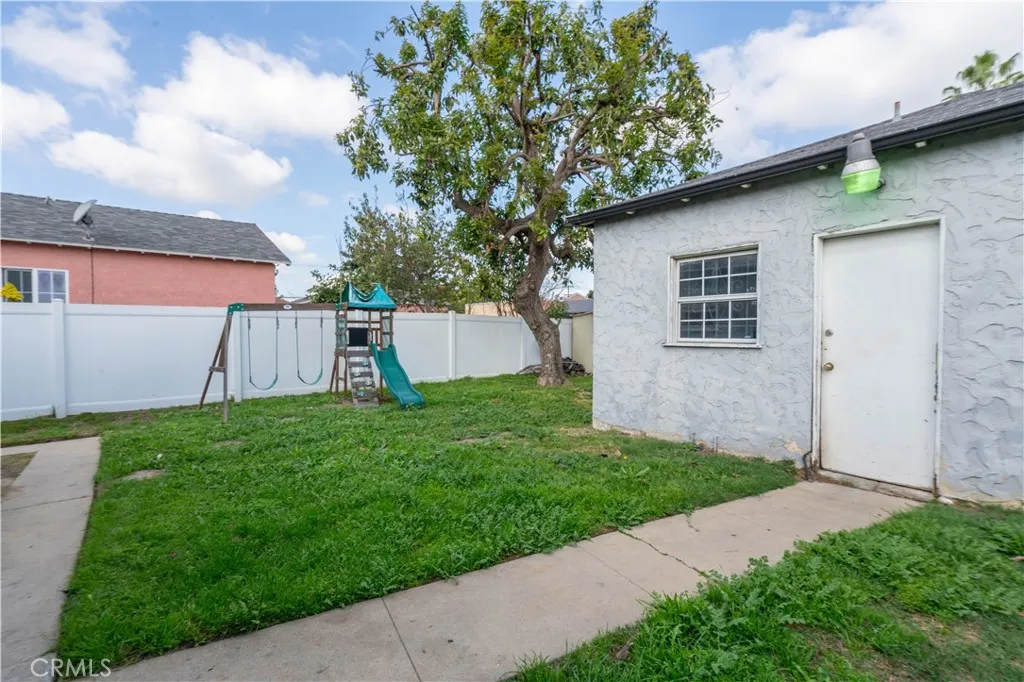 701 N Spring Avenue, Compton, California 90221 home-pic-3