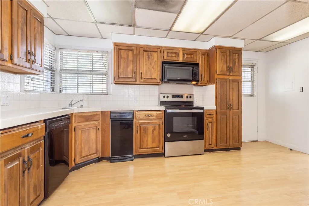 701 N Spring Avenue, Compton, California 90221 home-pic-20