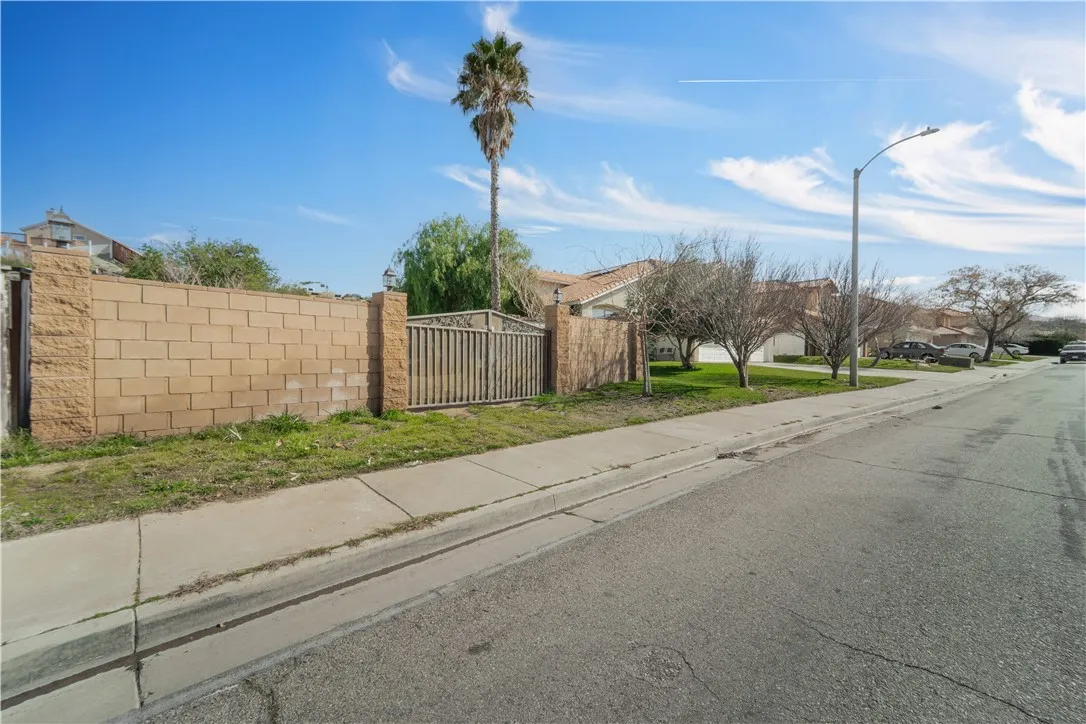 36418 Ramona, Palmdale, California 93550 home-pic-3