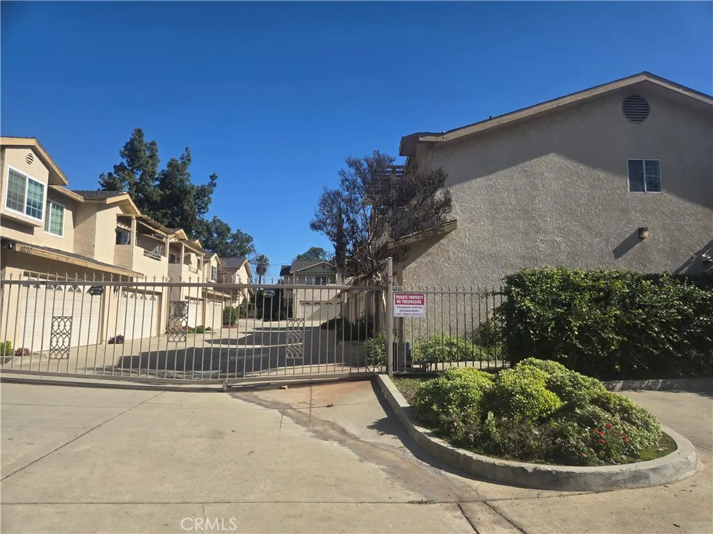 2260 N Towne, Pomona, California 91767 home-pic-23