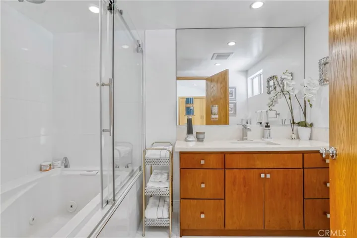3839 Davana Road, Sherman Oaks, California 91423