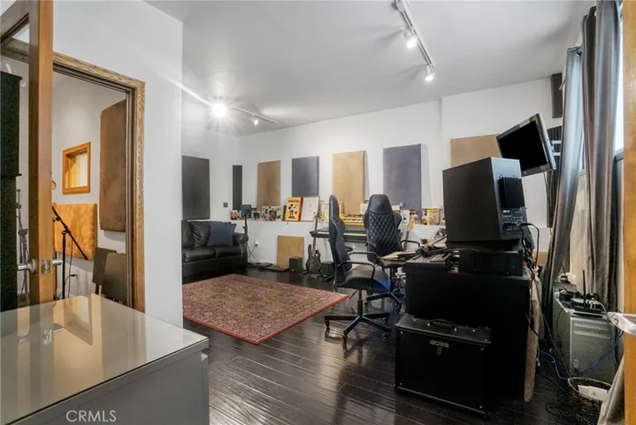 3839 Davana Road, Sherman Oaks, California 91423