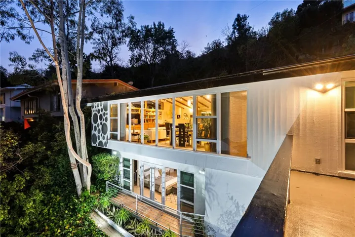 3839 Davana Road, Sherman Oaks, California 91423