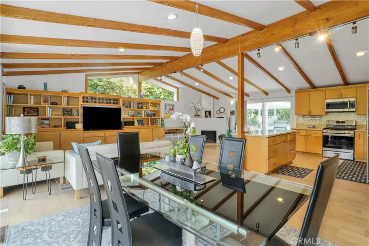 3839 Davana Road, Sherman Oaks, California 91423
