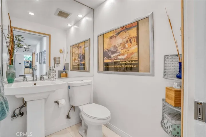 3839 Davana Road, Sherman Oaks, California 91423