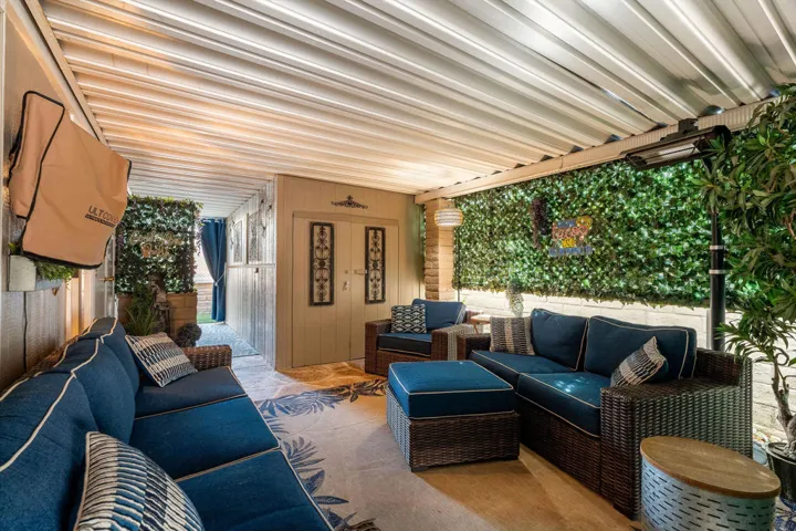 Additional entertaining area