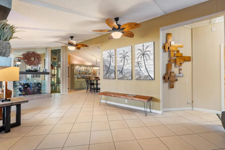 Entry to oversized living space