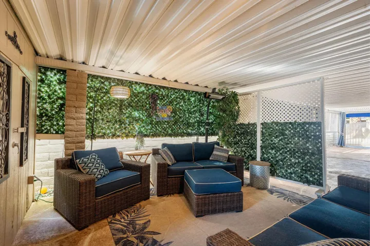Additional entertaining area
