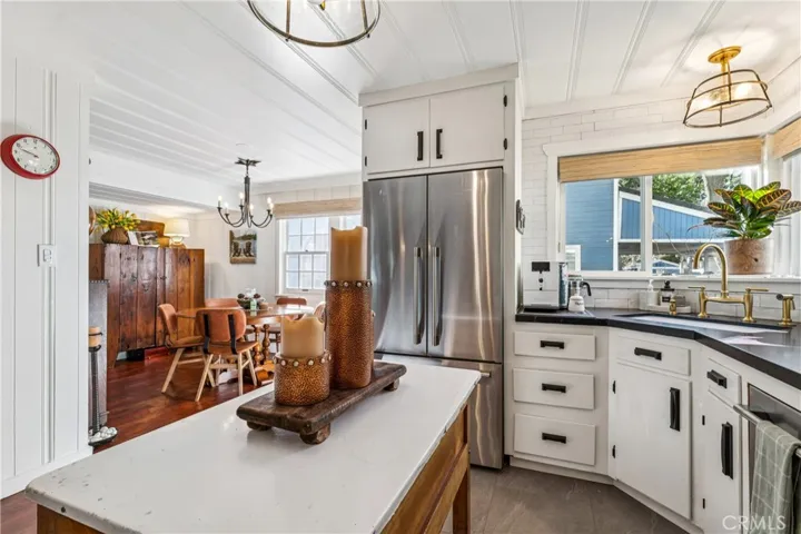 Custom & modern kitchen open to dining room