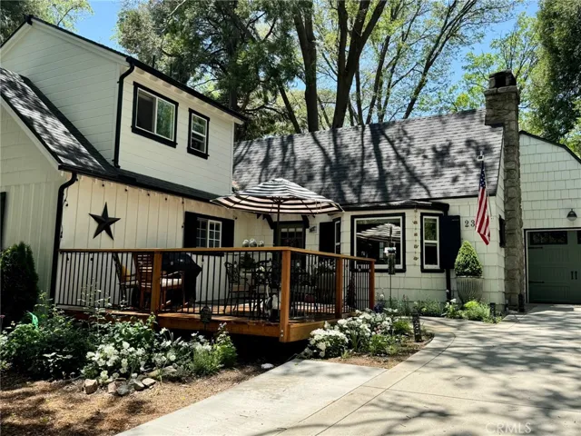 Professional landscaping - photo provided by seller from last spring