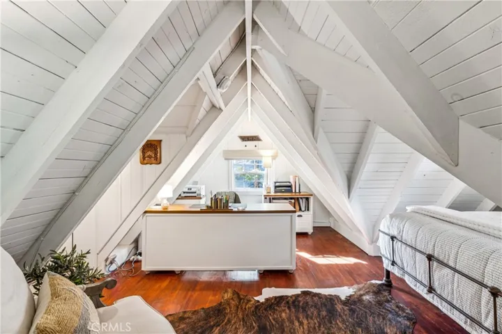 Bonus/Flex Space in upstairs loft - currntly used as ofice and extra sleeping area