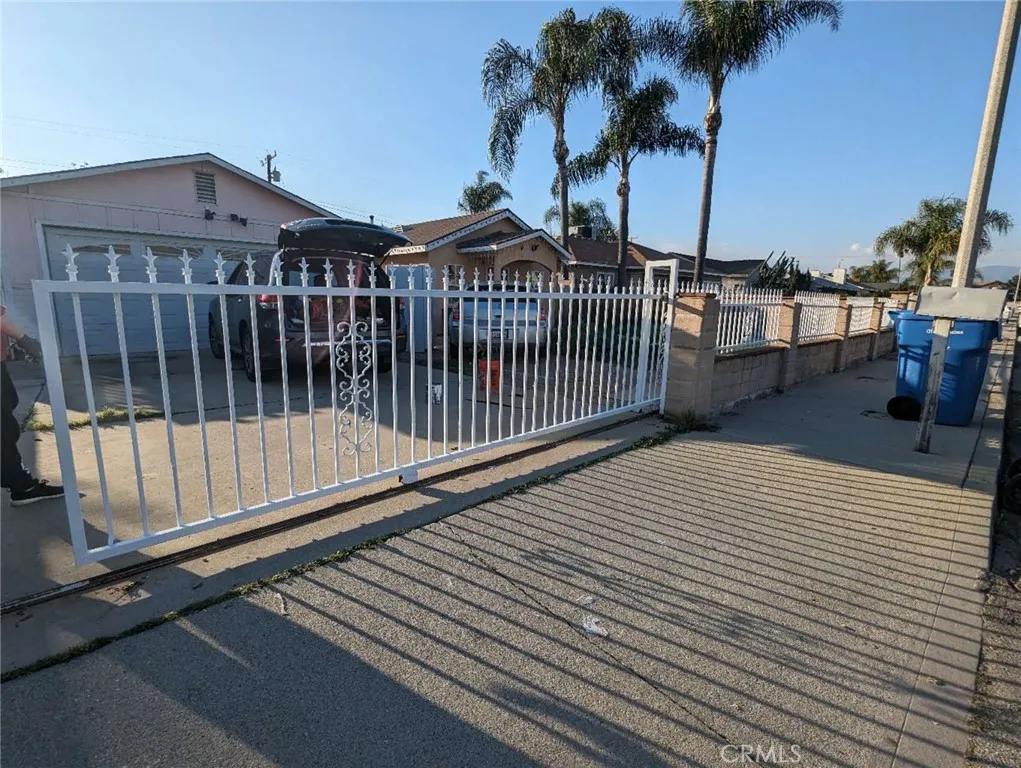 1361 S Mountain View Avenue, Pomona, California 91766 home-pic-2