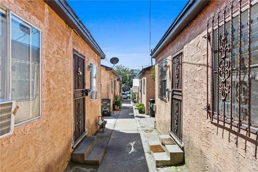2015 Pennsylvania Avenue, Los Angeles, California 90033 home-pic-1