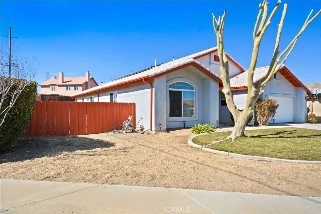 8910 Newcastle, Hesperia, California 92344 home-pic-2