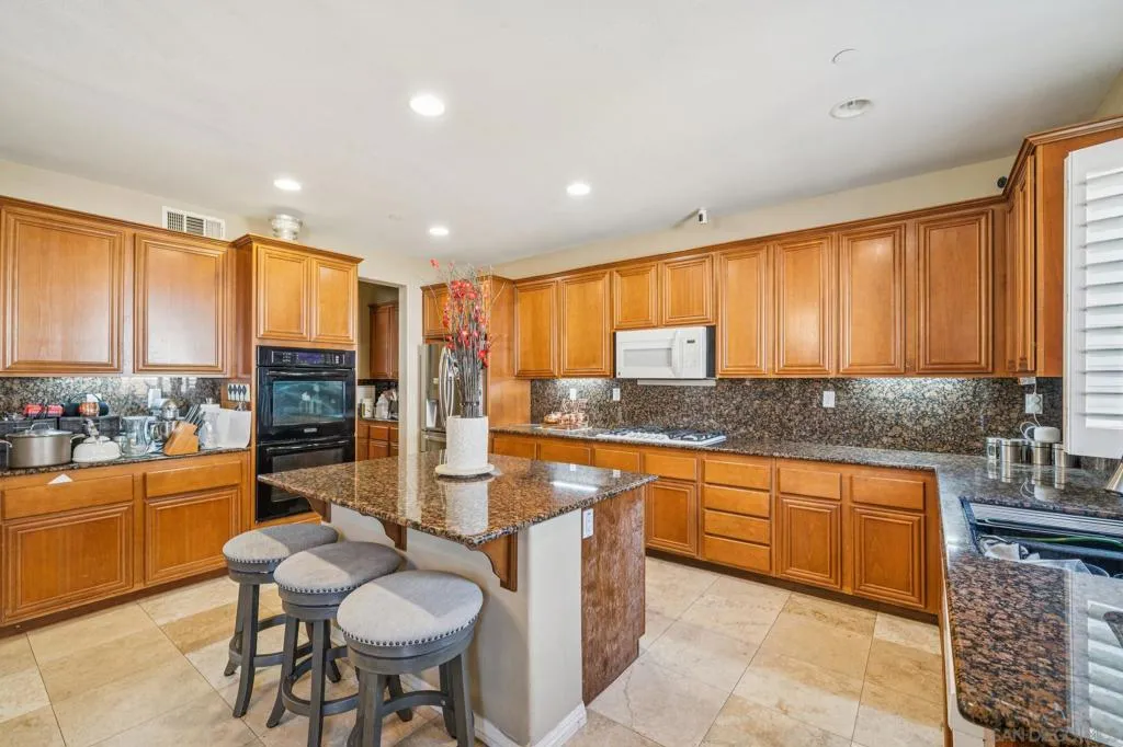 3152 Beven Dr, Escondido, California 92027 home-pic-12