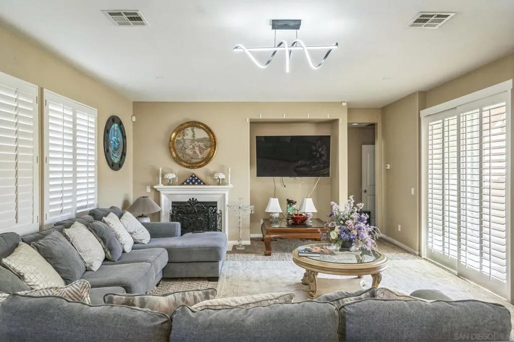 3152 Beven Dr, Escondido, California 92027 home-pic-9