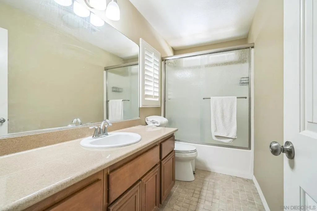 3152 Beven Dr, Escondido, California 92027 home-pic-26