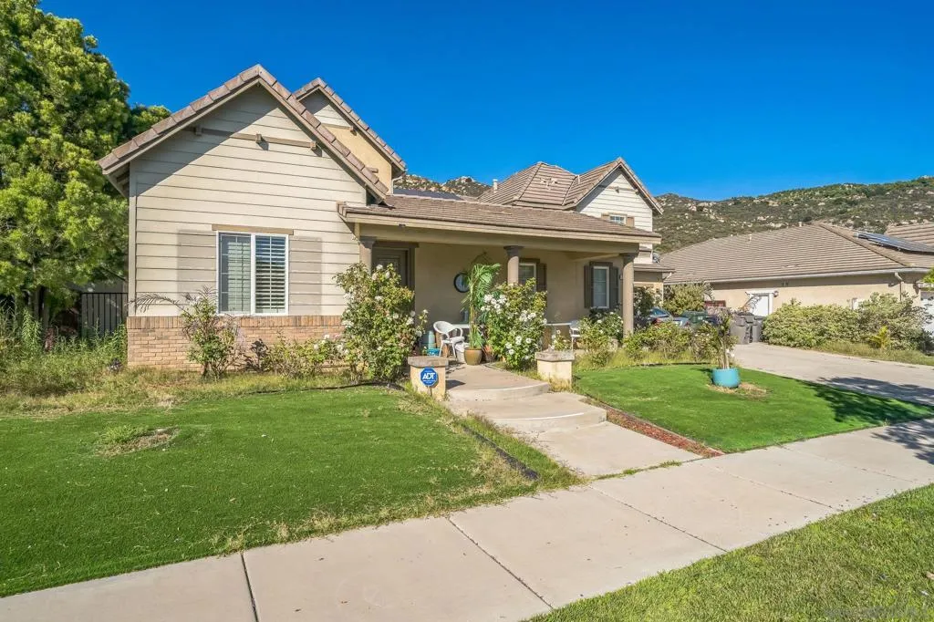 3152 Beven Dr, Escondido, California 92027 home-pic-2
