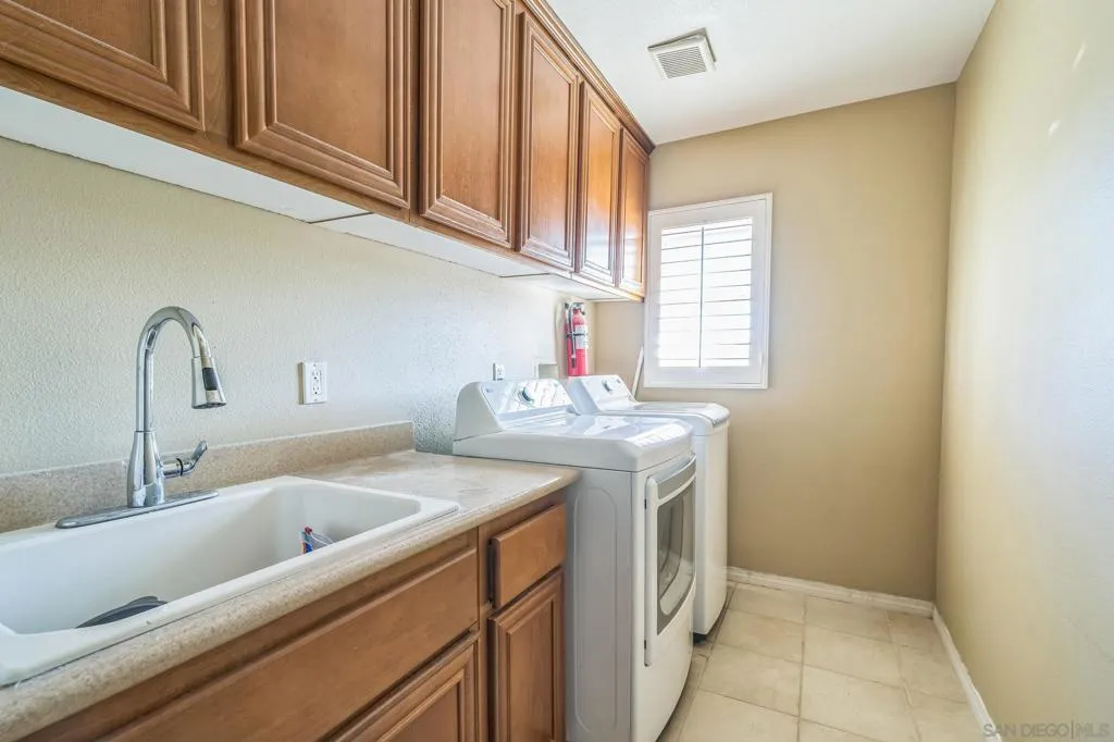 3152 Beven Dr, Escondido, California 92027 home-pic-27