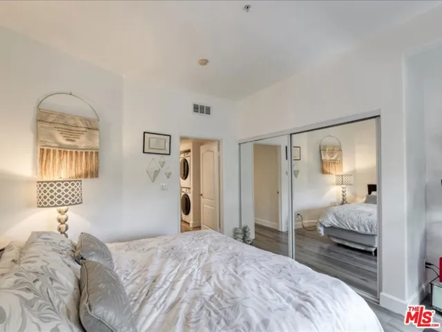 4477 Woodman Avenue 304, Sherman Oaks, California 91423