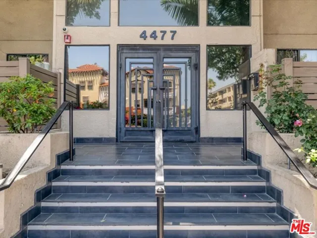 4477 Woodman Avenue 304, Sherman Oaks, California 91423