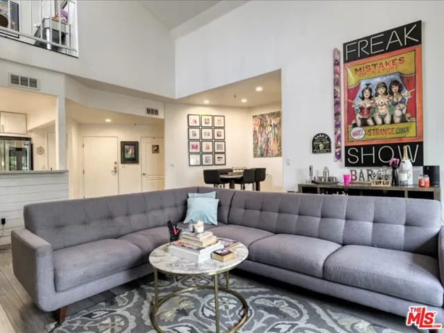 4477 Woodman Avenue 304, Sherman Oaks, California 91423