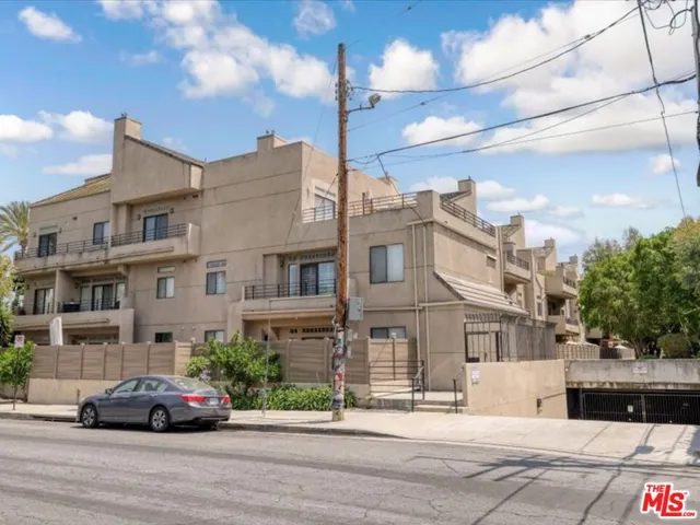 4477 Woodman Avenue 304, Sherman Oaks, California 91423