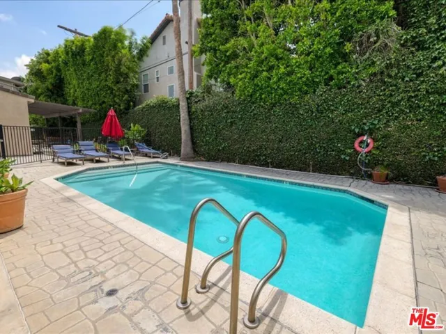4477 Woodman Avenue 304, Sherman Oaks, California 91423