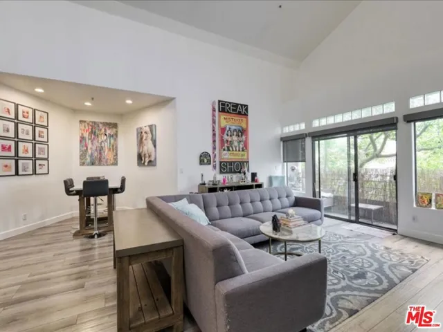 4477 Woodman Avenue 304, Sherman Oaks, California 91423