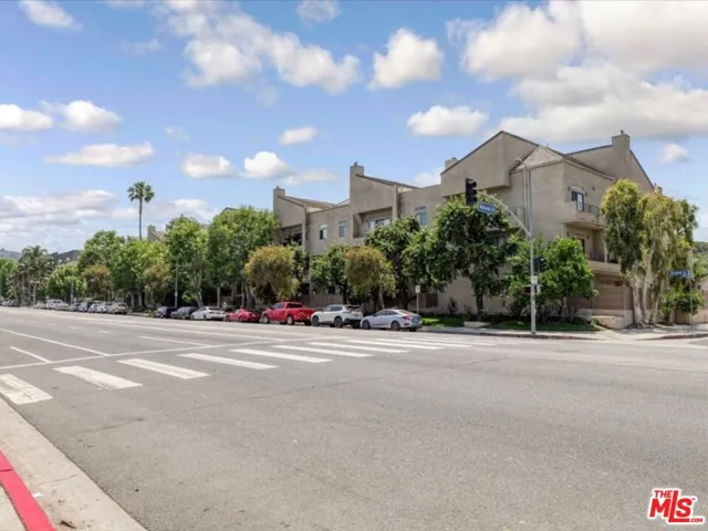 4477 Woodman Avenue 304, Sherman Oaks, California 91423