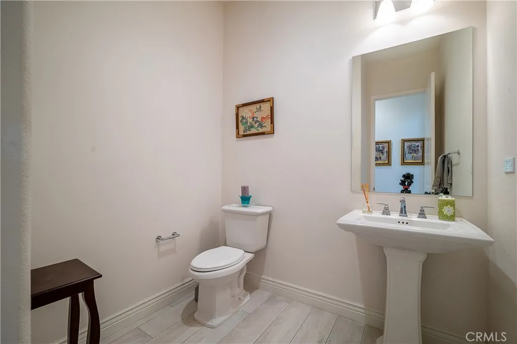 20523 Stella, Saugus, California 91350 home-pic-5
