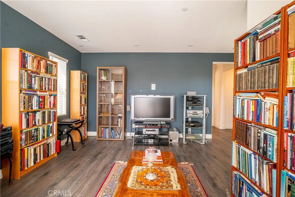20523 Stella, Saugus, California 91350 home-pic-37