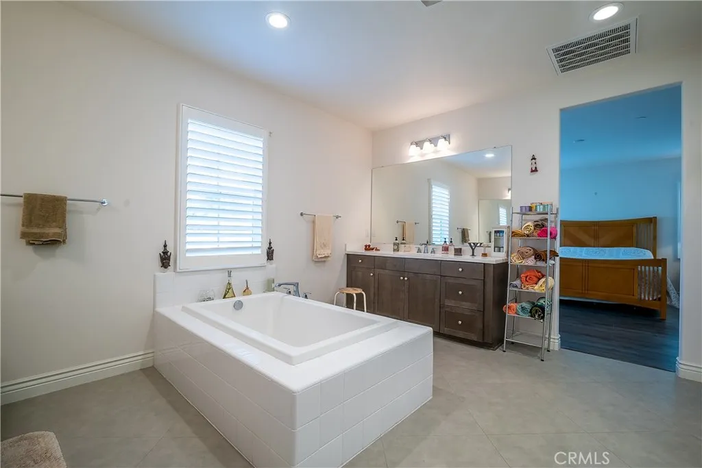 20523 Stella, Saugus, California 91350 home-pic-28