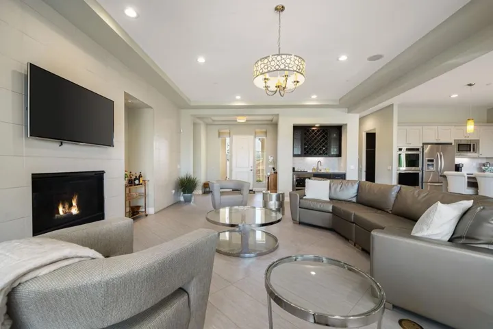 16-web-or-mls-JDCosmopolotin_OPMG_1125_0