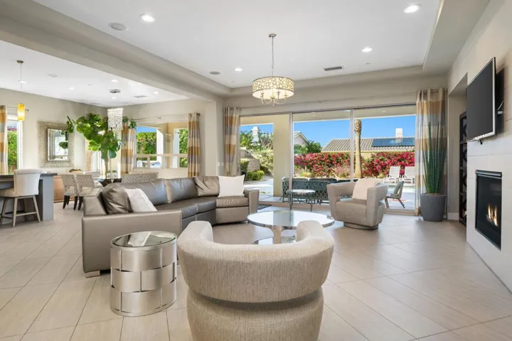 3-web-or-mls-JDCosmopolotin_OPMG_1125_01