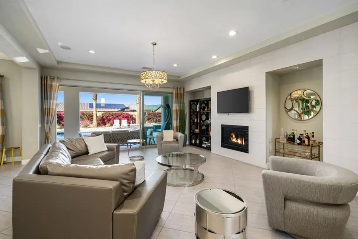 4-web-or-mls-JDCosmopolotin_OPMG_1125_03